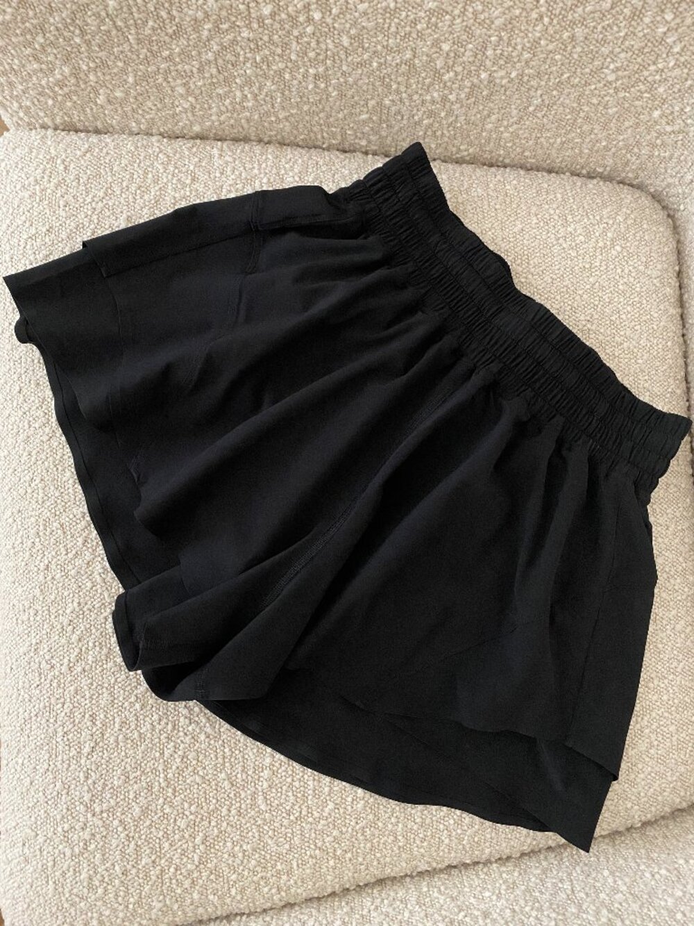 Lululemon Shake It Out High-Rise Running Short 2.5" in black size XS